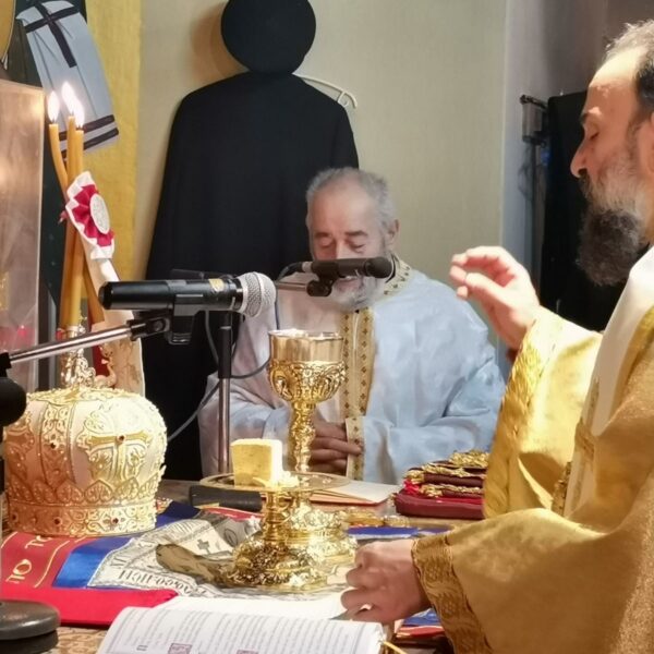 Κυριακή ΙΔ Λουκά στο Καμάρι Σαντορίνης