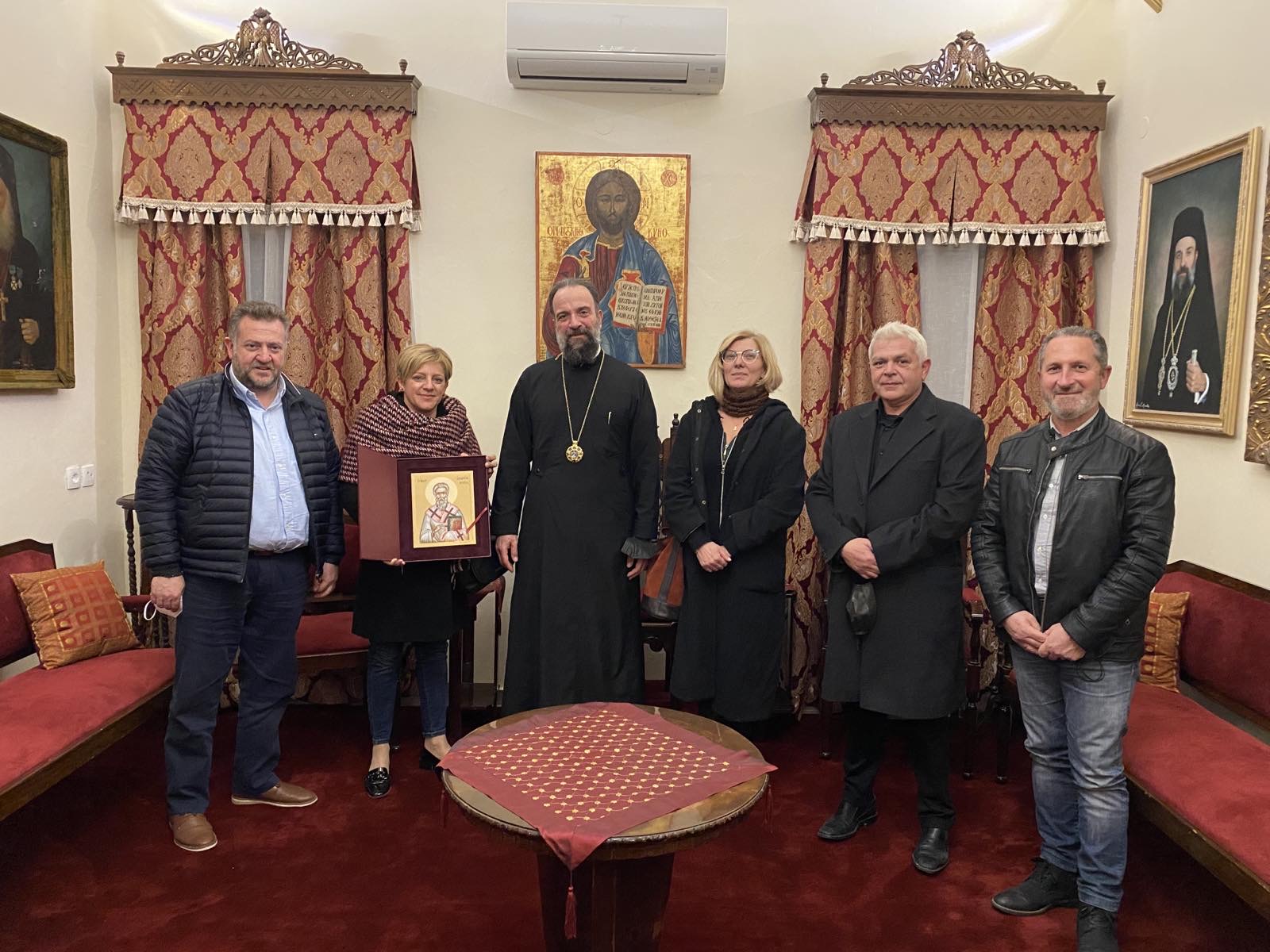 ΕΠΙΣΚΕΨΗ ΤΟΥ ΔΙΟΙΚΗΤΙΚΟΥ ΣΥΜΒΟΥΛΙΟΥ ΤΟΥ ΣΥΛΛΟΓΟΥ ΚΡΗΤΩΝ ΣΑΝΤΟΡΙΝΗΣ «ΤΟ ΑΡΚΑΔΙ» ΣΤΟ ΣΕΒΑΣΜΙΩΤΑΤΟ ΜΗΤΡΟΠΟΛΙΤΗ ΘΗΡΑΣ 