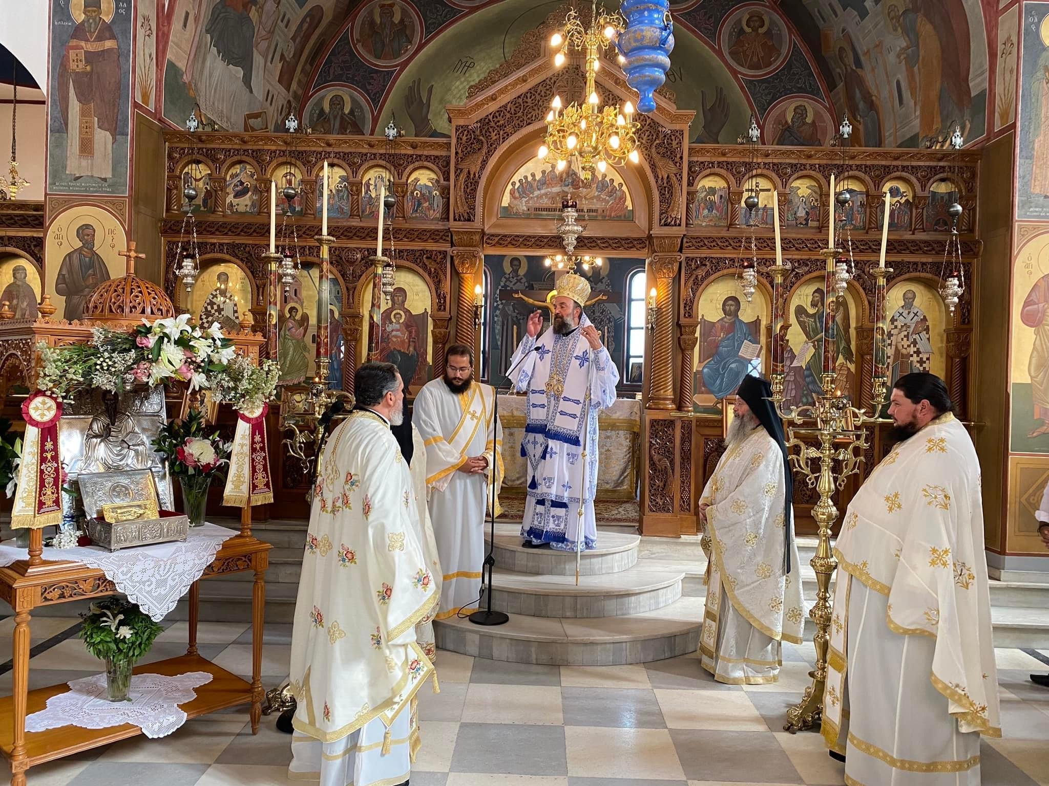 Ο ΜΗΤΡΟΠΟΛΙΤΗΣ ΘΗΡΑΣ ΣΤΗΝ ΕΝΟΡΙΑ ΤΟΥ ΕΥΑΓΓΕΛΙΣΜΟΥ ΤΗΣ ΘΕΟΤΟΚΟΥ ΕΜΠΟΡΕΙΟΥ ΣΑΝΤΟΡΙΝΗΣ