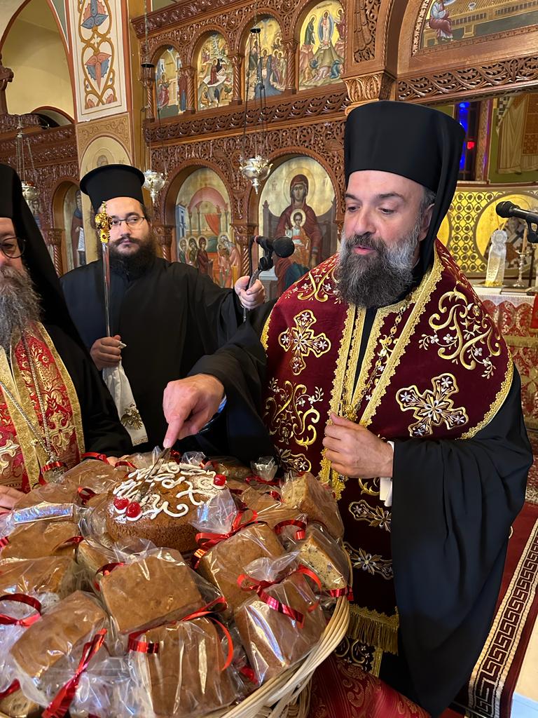 Η ΚΟΠΗ ΤΗΣ ΒΑΣΙΛΟΠΙΤΑΣ ΣΤΗΝ ΙΕΡΑ ΜΗΤΡΟΠΟΛΗ ΘΗΡΑΣ