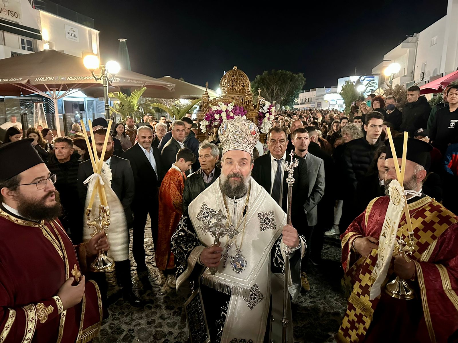 Ο Επιτάφιος στον Μητροπολιτικό Ναό Θήρας