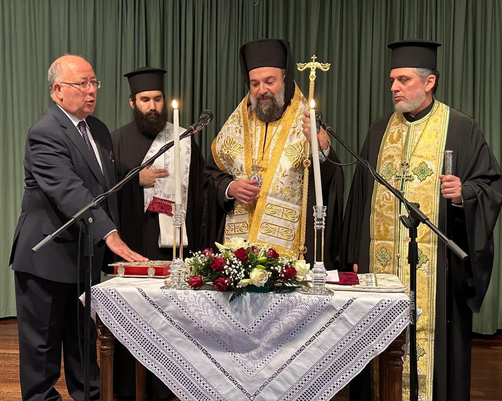 ΟΡΚΩΜΟΣΙΑ ΝΕΟΥ ΔΗΜΑΡΧΟΥ ΘΗΡΑΣ & ΘΗΡΑΣΙΑΣ ΑΠΟ ΤΟΝ ΜΗΤΡΟΠΟΛΙΤΗ ΘΗΡΑΣ κ. ΑΜΦΙΛΟΧΙΟ