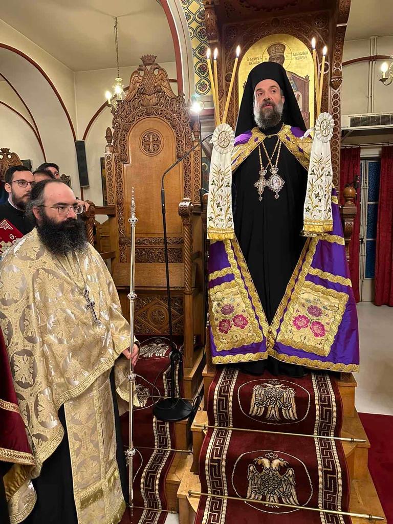 Εσπερινός των Χριστουγέννων στην Μητρόπολη Θήρας