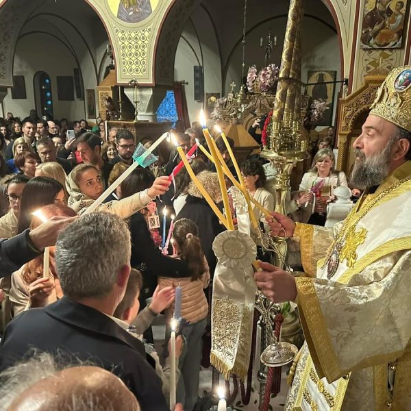 Τελετή Αναστάσεως και Αναστάσιμη θεία Λειτουργία στην Μητρόπολη Θήρας.