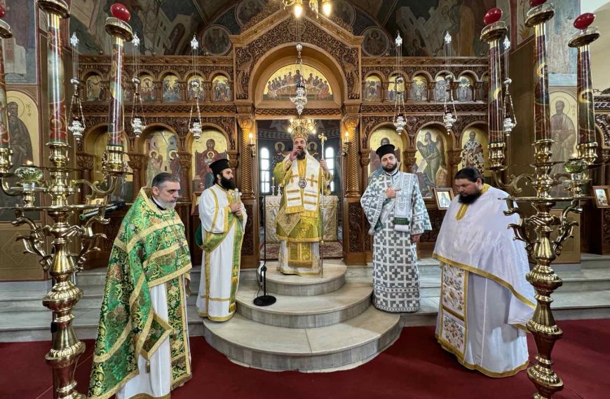 ΚΥΡΙΑΚΗ ΤΗΣ ΣΤΑΥΡΟΠΡΟΣΚΥΝΗΣΕΩΣ ΣΤΗΝ ΙΕΡΑ ΜΗΤΡΟΠΟΛΗ ΘΗΡΑΣ