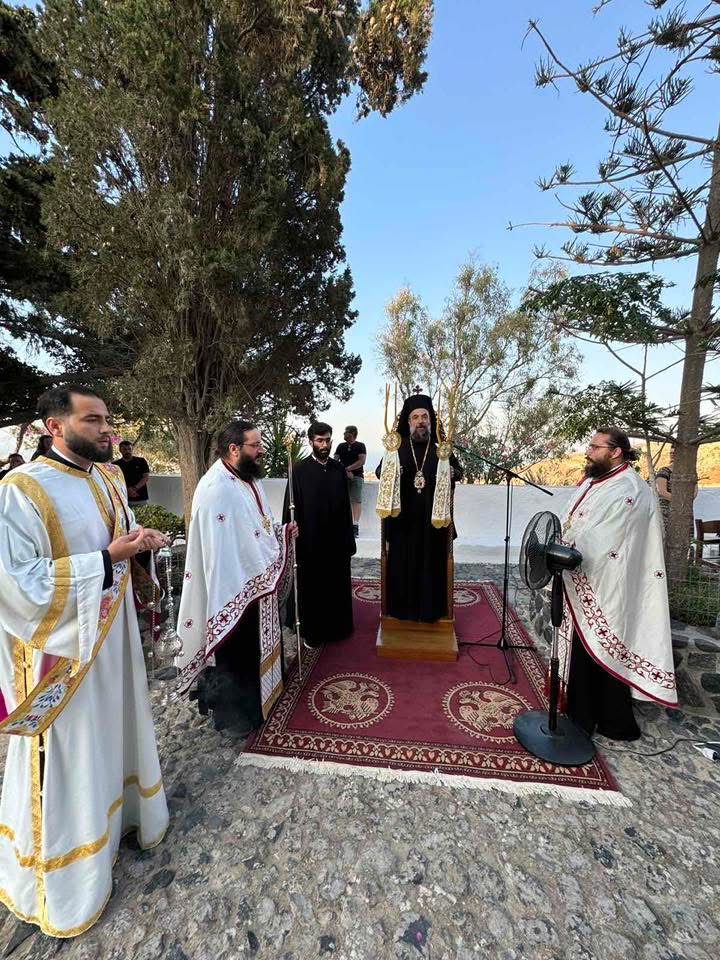 Ο Μητροπολίτης Θήρας στην τελευταία Παράκληση στην Παναγία την Επισκοπή