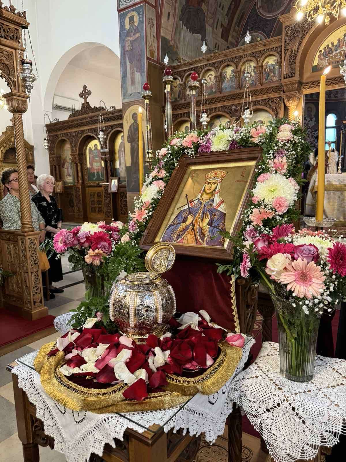 Η ΣΑΝΤΟΡΙΝΗ ΥΠΟΔΕΧΘΗΚΕ ΤΟ ΙΕΡΟ ΛΕΙΨΑΝΟ ΤΗΣ ΠΟΛΙΟΥΧΟΥ ΤΗΣ ΑΓΙΑΣ ΜΕΓΑΛΟΜΑΡΤΥΡΟΣ ΕΙΡΗΝΗΣ