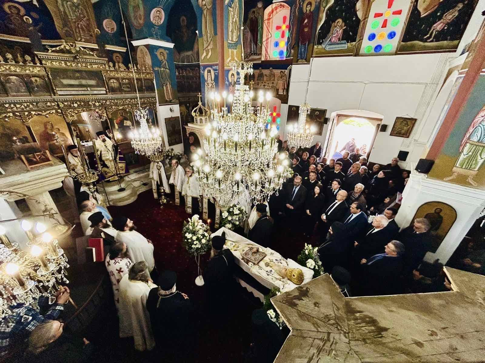 ΤΟ «ΥΣΤΑΤΟ ΧΑΙΡΕ» ΣΤΟΝ ΜΗΤΡΟΠΟΛΙΤΗ πρ. ΘΗΡΑΣ ΕΠΙΦΑΝΙΟ