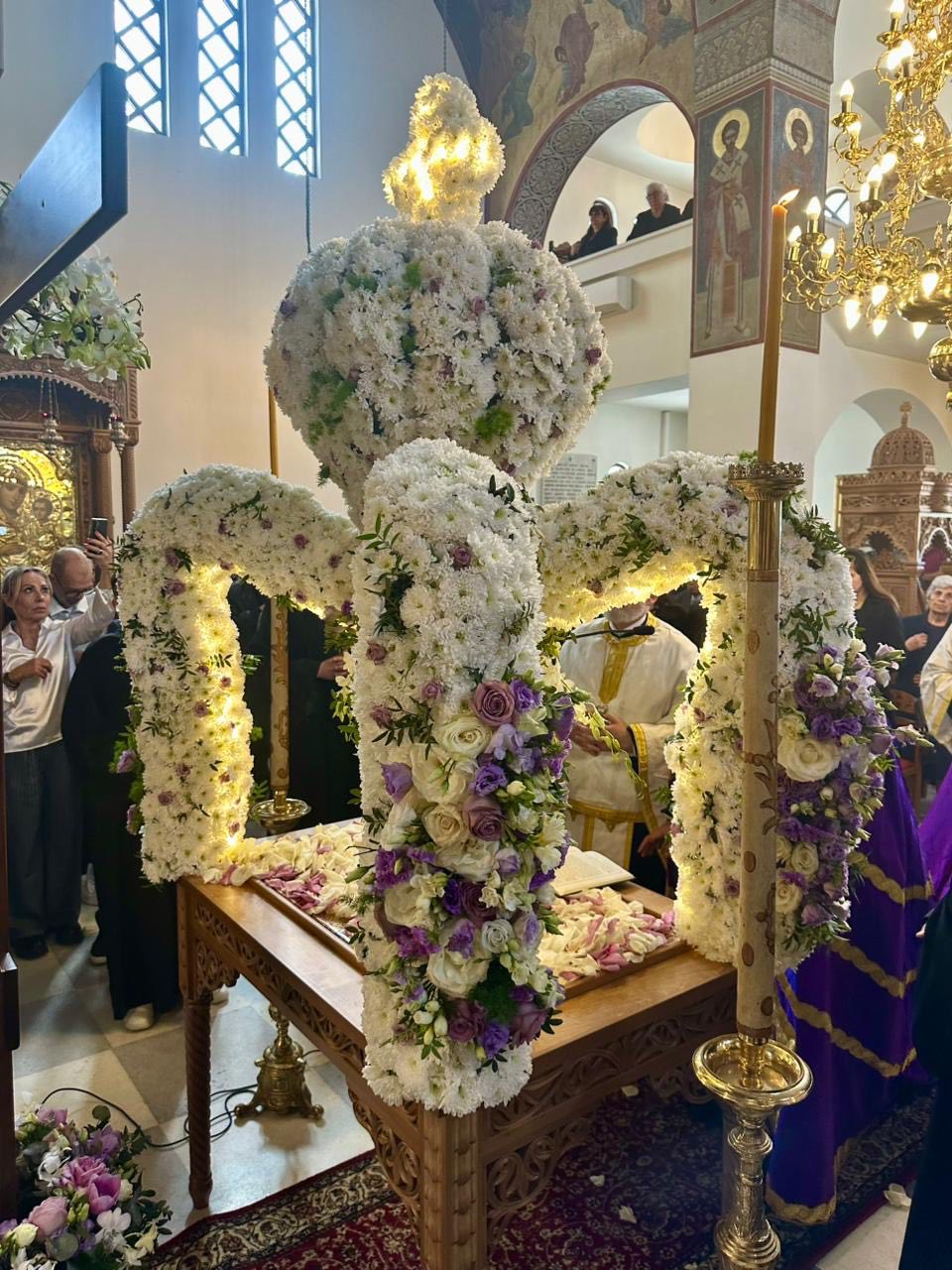 Ο ΕΣΠΕΡΙΝΟΣ ΤΗΣ ΑΠΟΚΑΘΗΛΩΣΕΩΣ ΣΤΗ ΣΑΝΤΟΡΙΝΗ