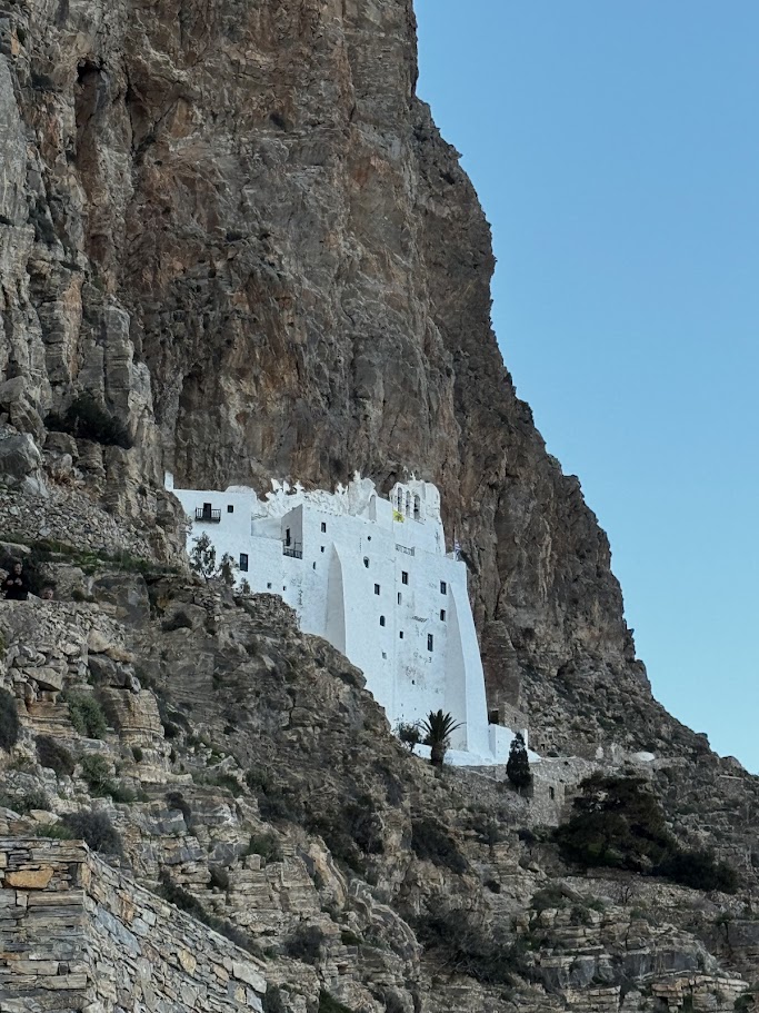 Πρόσκληση Εκδήλωσης Ενδιαφέροντος για την Αξιοποίηση Ακινήτων στο Μεγαλοχώρι Θήρας μέσω Αντιπαροχής Ιεράς Μονής Χοζοβιωτίσσης